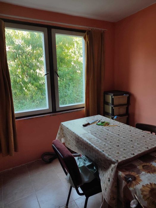 Просторна къща в село Делейна