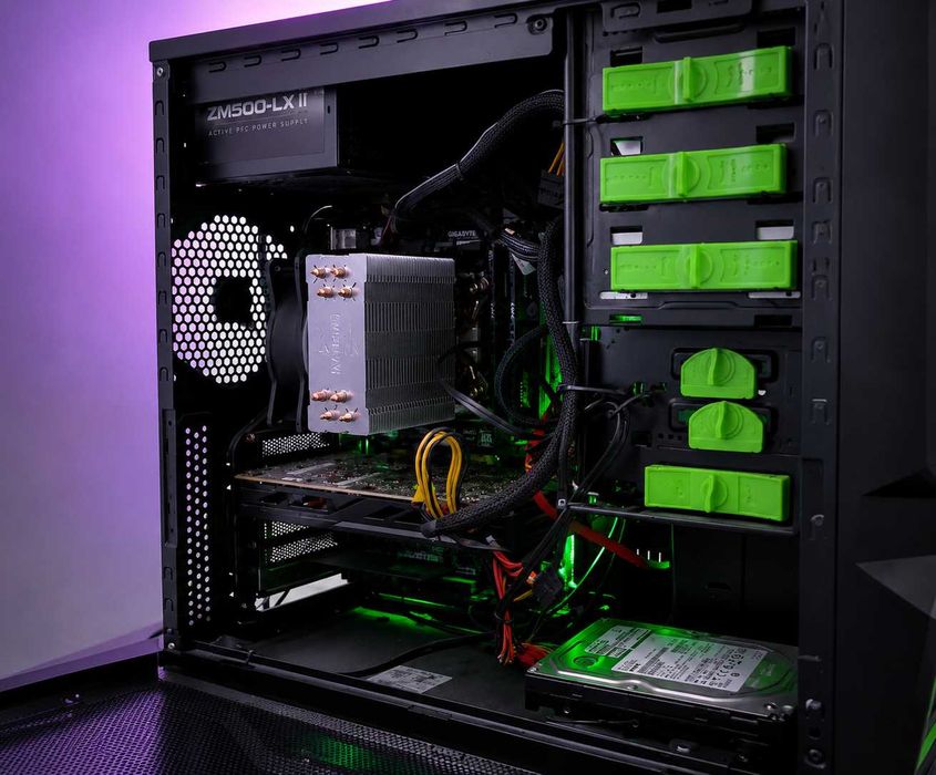 Продавам настолен компютър – Intel i7-6700 / 16GB RAM / SSD 256 GB / AMD R9 380 4GB