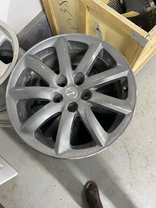 Продам титанки лексус 18 диаметр.
