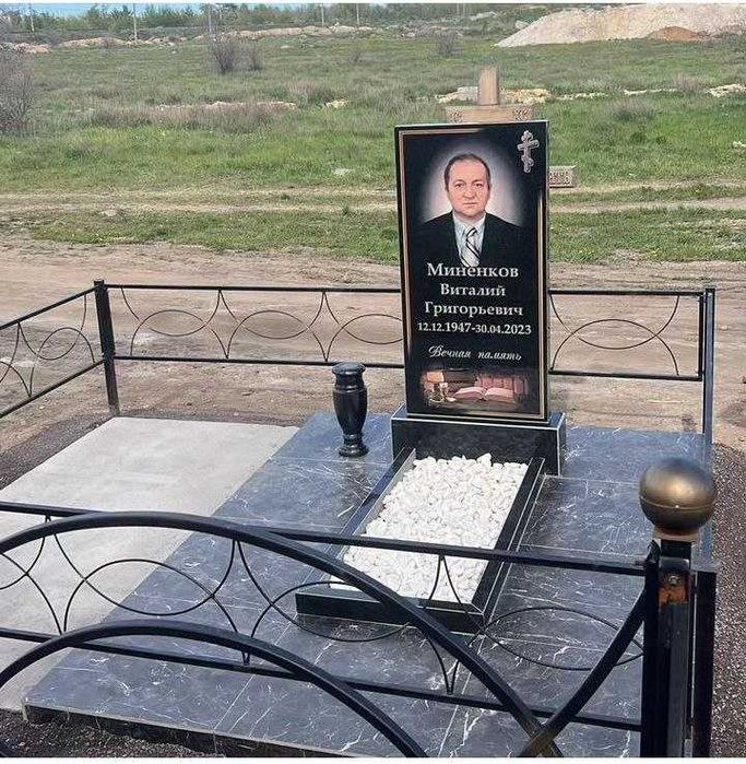 Памятники и надгробия, облагораживание мест захоронений