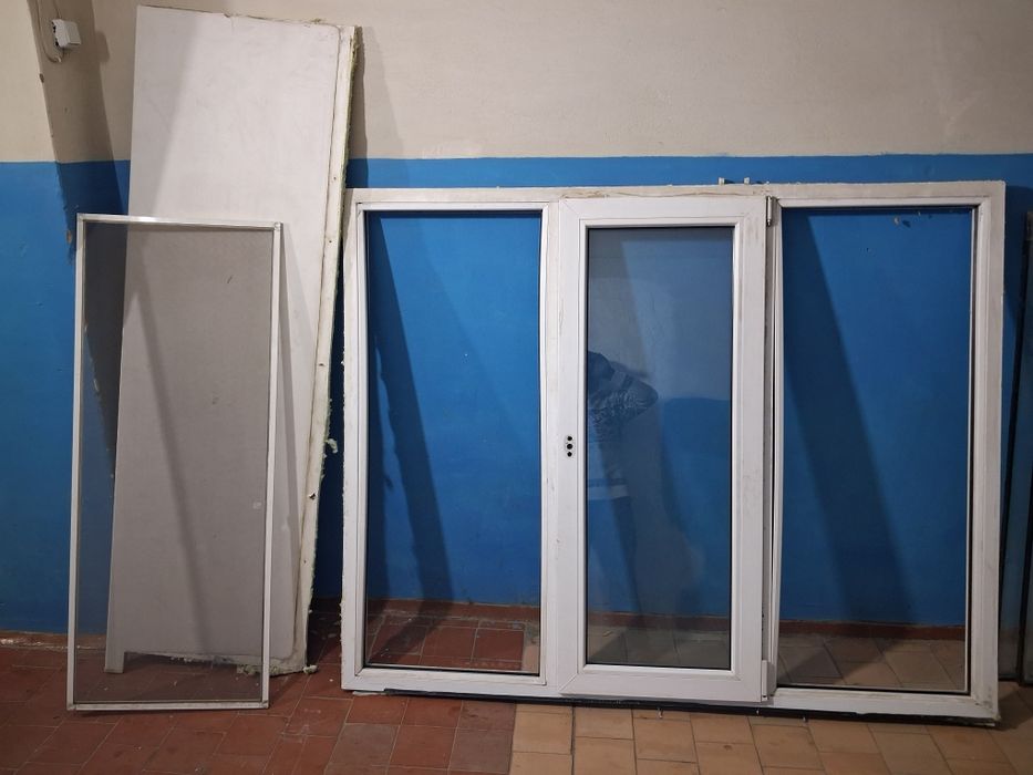 Продам отличныи пластиковое окно б у.