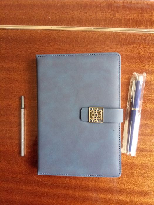 Подаръчен комплект тефтер и химикалка