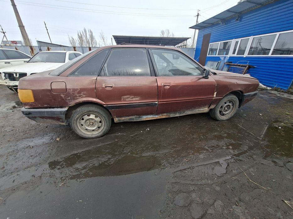 Продам ауди 80 вложения по кузову салону и карбюратор заменить