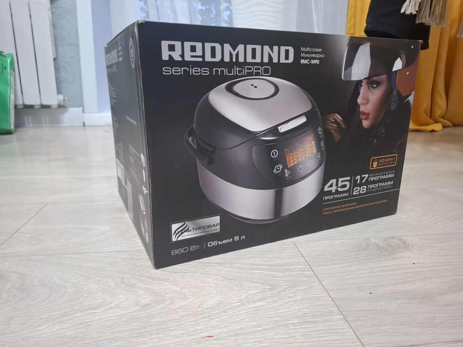 Мультиварка Redmond RMC-M90