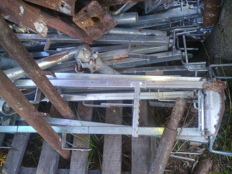 Parapeți provizorii