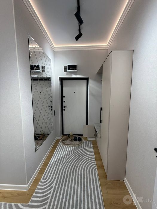 O‘zgarish metrosi yaqinida 2 xonali shinam kvartira ijaraga beriladi.