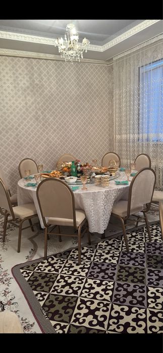 Стол со стульями