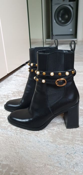 Botine damă Zara cu inserții aurii