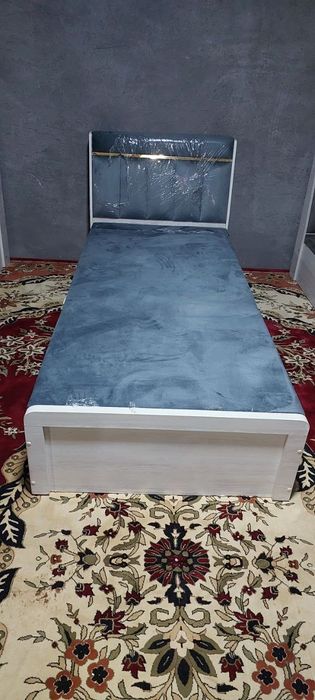 Бир кишилик 2 та кроват сотилади.