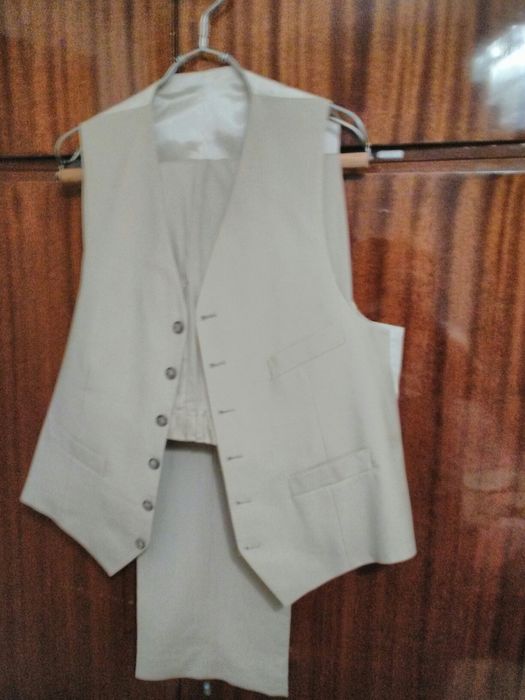 Costum Alessandr.Rutti ,lana subtire ,cu vesta bej,nr.52