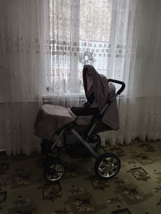 Коляска детская в отличном состоянии.