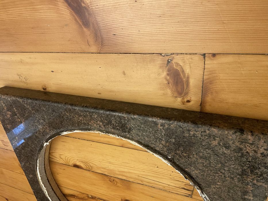 Каменен плот за кръгла мивка