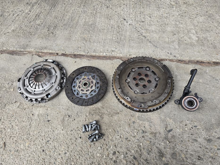 Ambreiaj Dacia Logan  1.0 TCE Turbo 6 trepte volanta placa disc Rulme