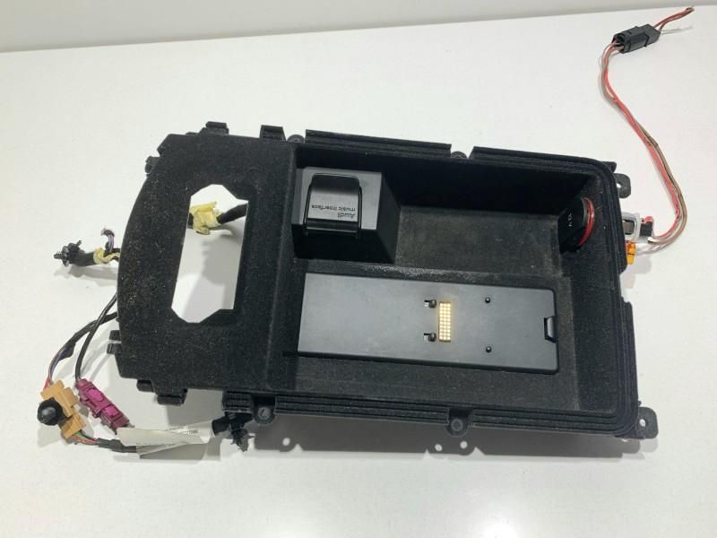Spatiu depozitare cotiera cu priza usb aux Audi A7 4g 4G0864981C Limuz