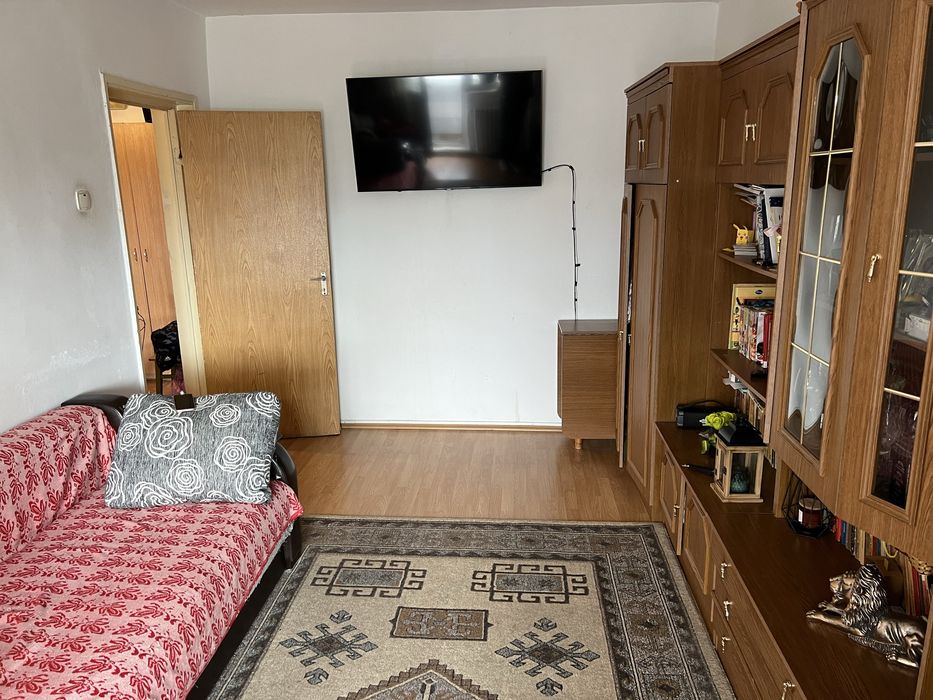 Lapus, bloc 1984, 3 balcoane termopan, centrala termica, AC