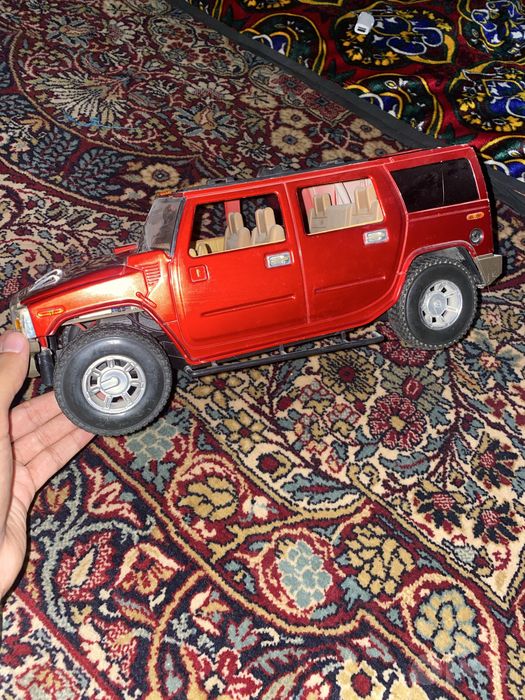 Hummer pultli oyinchoq
