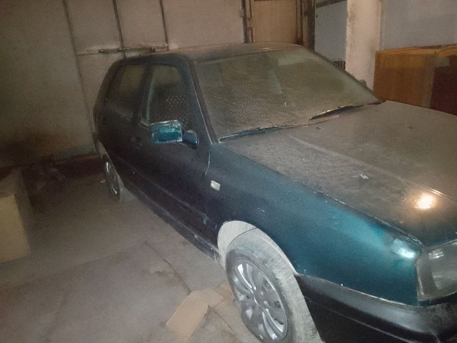 Автомобиль Фольксваген гольф