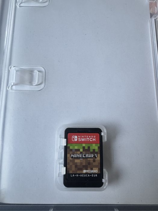 Nintendo Switch - Minecraft, 2 чанти, конзола, 2 к-та джойстици