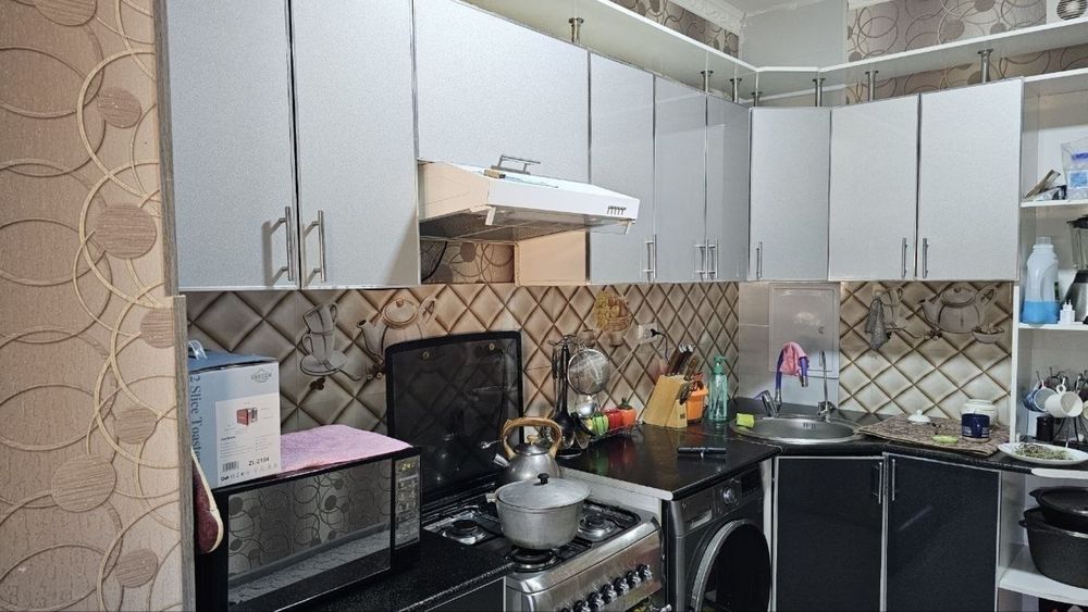 Zarafshon shahar 7 mikrorayonda 3 xonali uy jihozlari bilan sotiladi