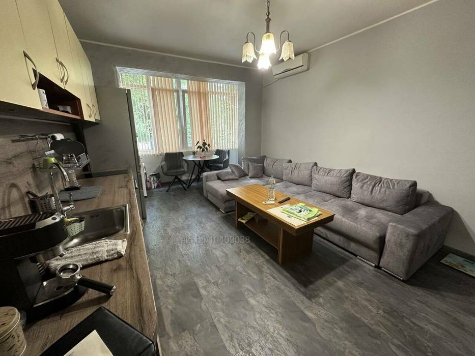 Тристаен апартамент в Топ Център - Пловдив