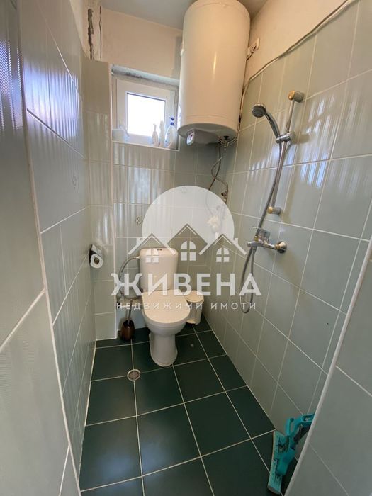 Продавам триетажна къща в обл.Варна, гр. Аксаково, РЗП: 306 кв.м