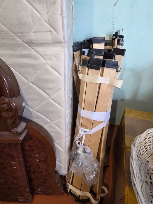 Двуспальная кровать