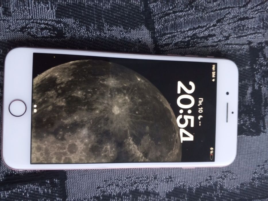 iPhone 8 plus (торг уместен)