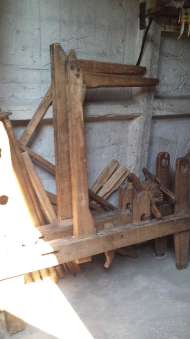 De vânzare război de țesut