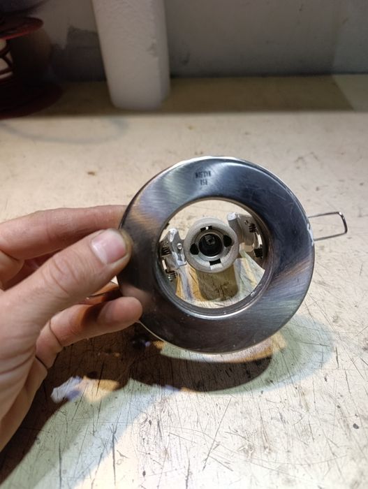 Спот потолочный врезной под лампочку софит