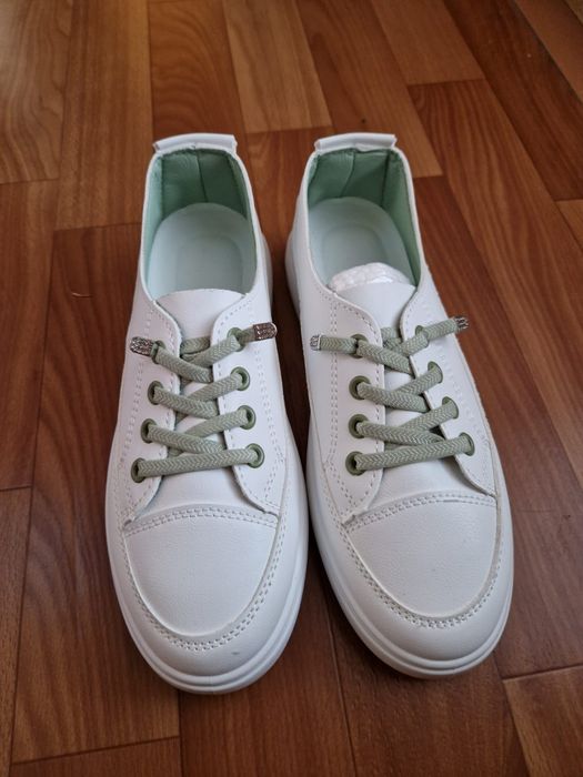 Женские кросовки