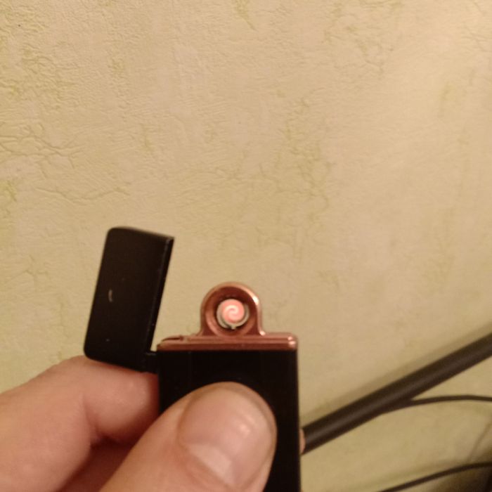 Продается электронная зажигалка.