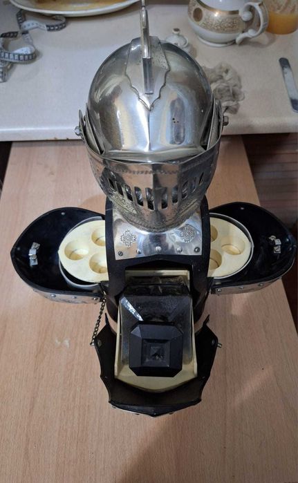 Продам антикварный мини бар в виде рыцаря