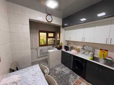 ВТОРИЧКА , 4/4/4, 80м2 Ориентир: Юнусабад 3 квартал срочно !!