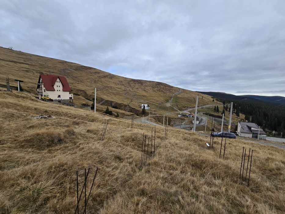 Proprietar vând parcele de teren intravilan Rânca