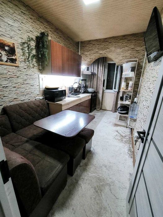 Продается квартира.Юнусабад 18 
Клиника Ихлос 
3/5/9.Ипотека есть