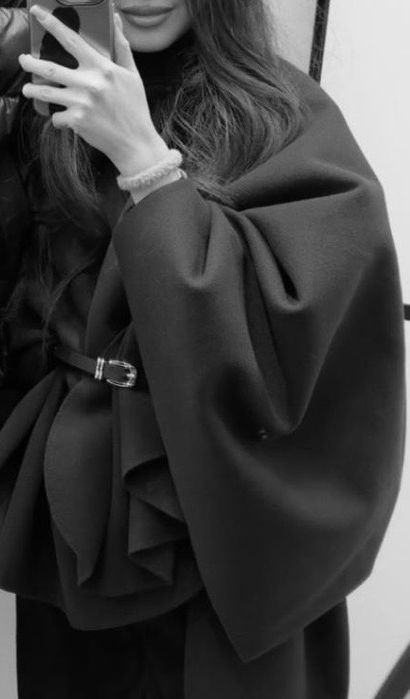 Пончо красного цвета с ремнем