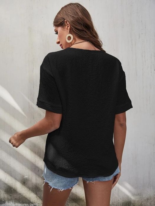 Tricou negru cu nasturi