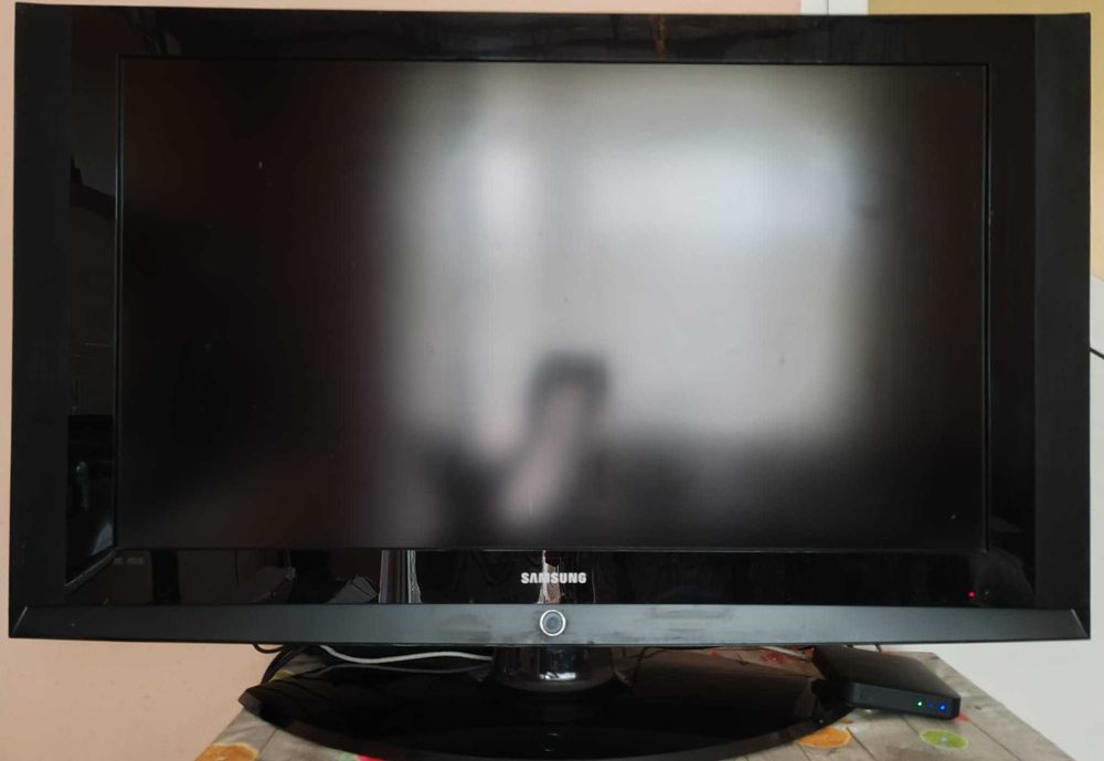Телевизор SAMSUNG LCD 40'
