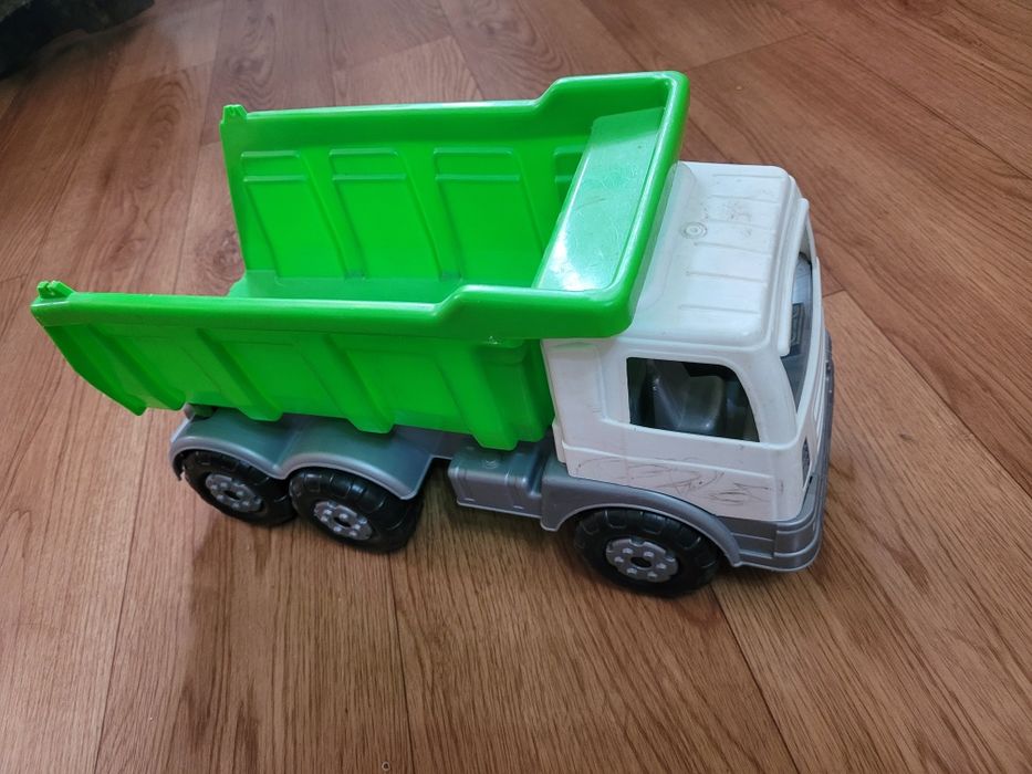 Игрушки машины грузовики