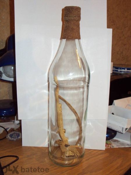 Бутилки с дървени фигури