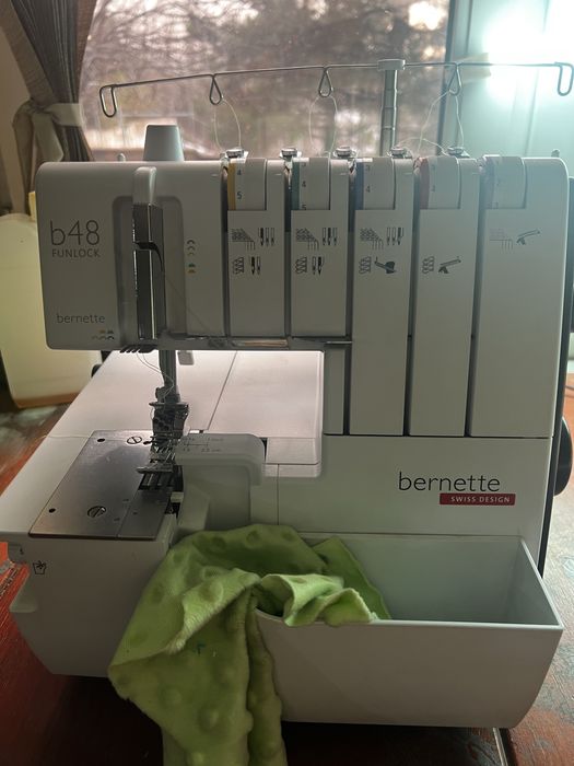 Оверлок Коверлок Bernina Bernette