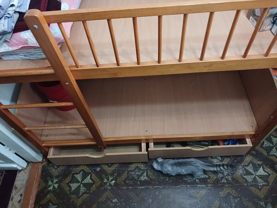 Продам б/у двухярусный кровать