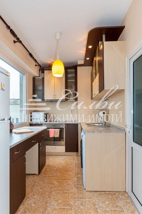 Четиристаен апартамент до училищата - кв.Добруджански!