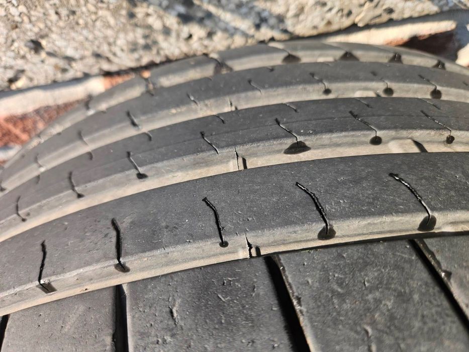 255/40/19 DOT- 4525 Bridgestone