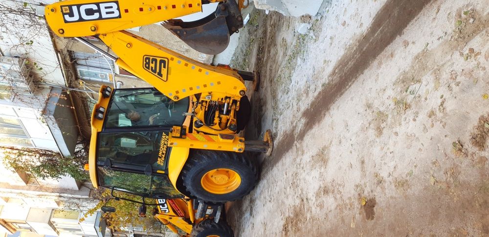 Buldoexcavator de inchiriat ( sapaturi nivelari excavatii)