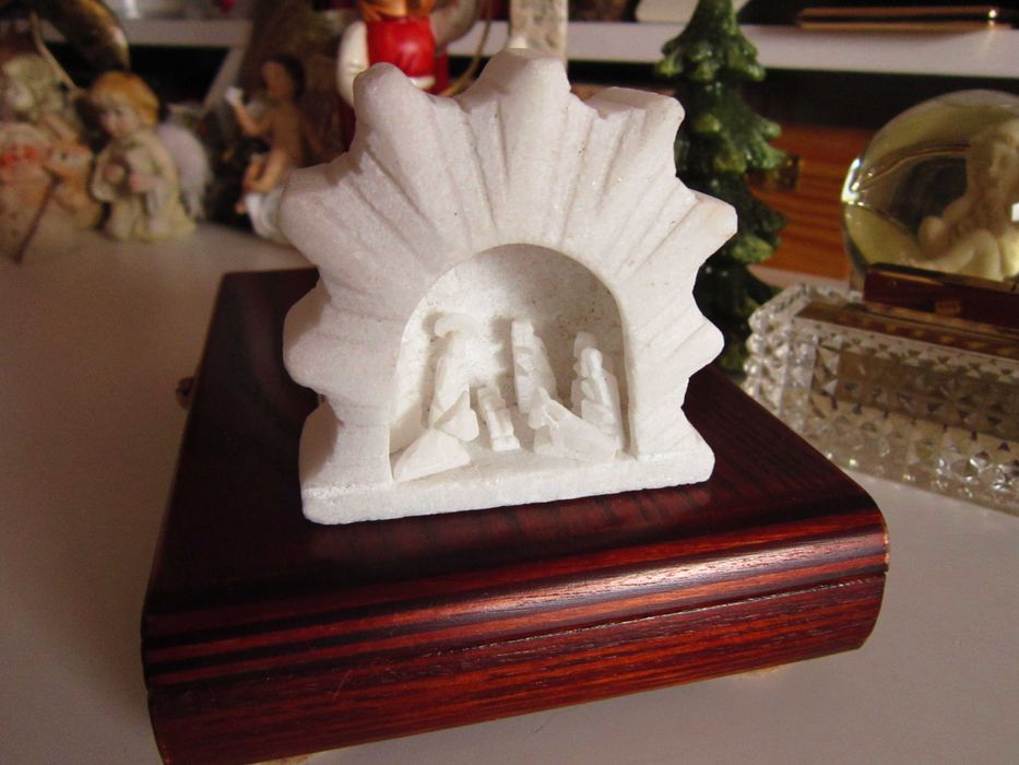 cadou rar Familia Sfanta  piatra alabaster miniatura 1970