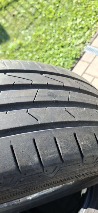 Vând cauciucuri hankook 215/55R18