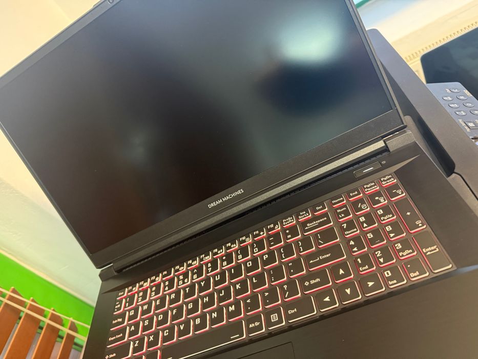 Laptop DreamMachines 12th Gen G1650-17XX16