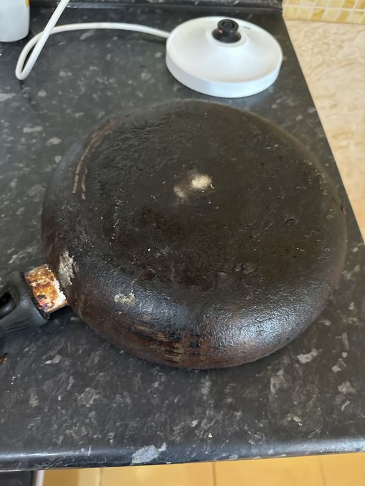 Сковородки б/у старые