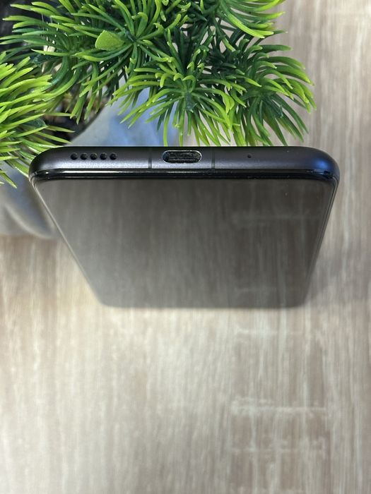 Продавам Honor View 20 (PCT-L29) – 6GB RAM / 128GB – Отлично състояние